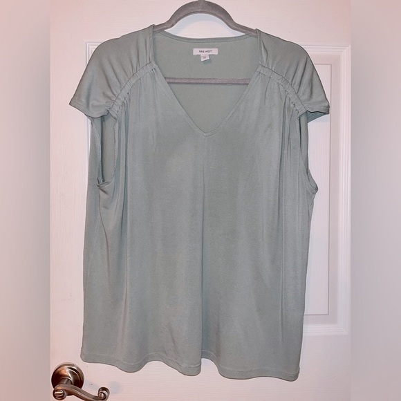 Nine West Mint Green Shortsleeve V Neck - Picture 1 of 3